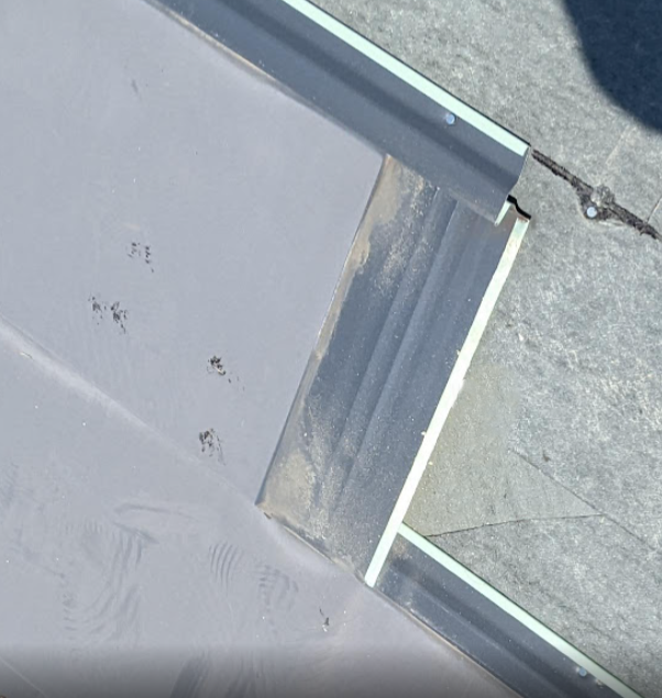 横暖ルーフ（ガルテクト同様横葺き鋼板屋根材）の15年後の実際